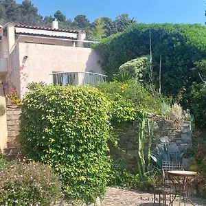 https://villa-du-bau-rouge.fr-provencehotel.com